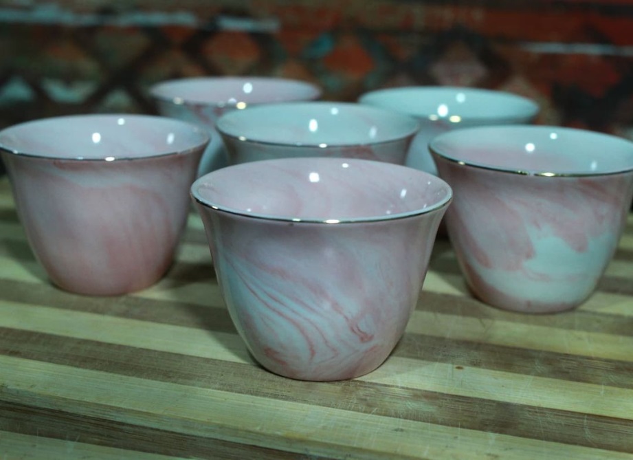 set de 6 tazas color blanco con rosado.