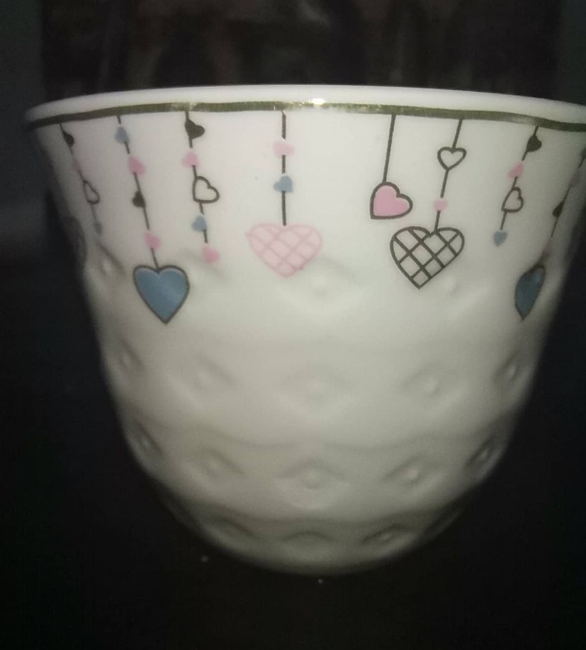 set de 6 tazas color blanco con corazones.